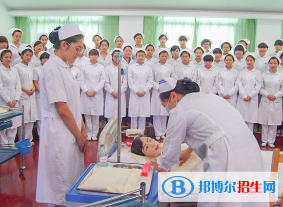重慶醫(yī)藥經貿衛(wèi)生學校2022年有哪些專業(yè)