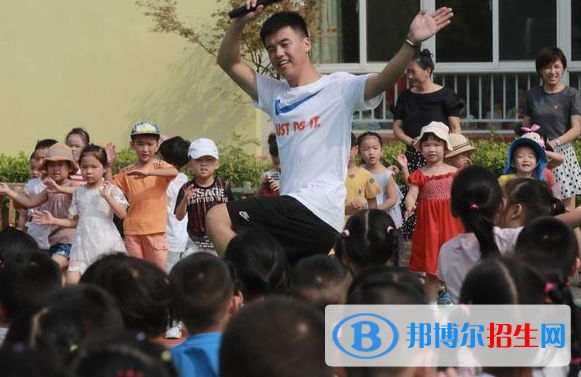 河北2022年幼師學(xué)校有男生嗎