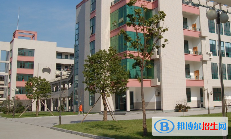 蓬安縣巨龍職業(yè)中學(xué)2022年學(xué)費、收費多少