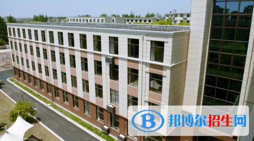 貴陽2022年初中畢業(yè)女生上什么中專學(xué)校好