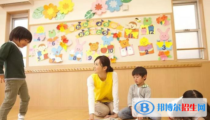 河北2022年女生在幼師學校學什么好