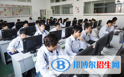 河北2022年適合男生的計(jì)算機(jī)學(xué)校專業(yè)