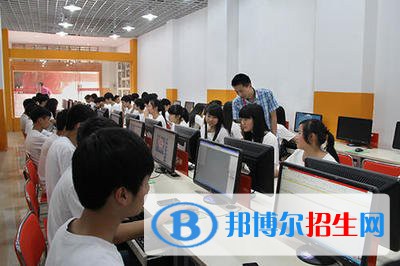 河北2022年計(jì)算機(jī)學(xué)校什么專業(yè)適合女生
