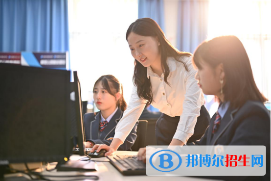 河北2022年女生在計算機學(xué)校學(xué)什么好