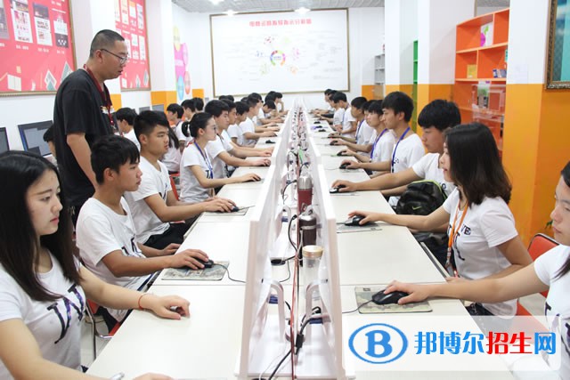 河北2022年女生上計算機學校學什么好