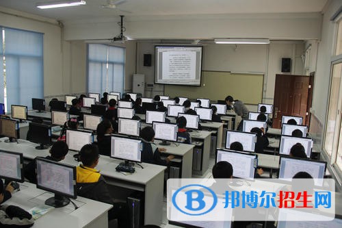 河北2022年計(jì)算機(jī)學(xué)校中專升大專考什么