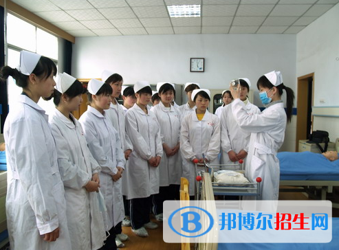 重慶醫(yī)藥衛(wèi)生學校2022年招生辦聯(lián)系電話