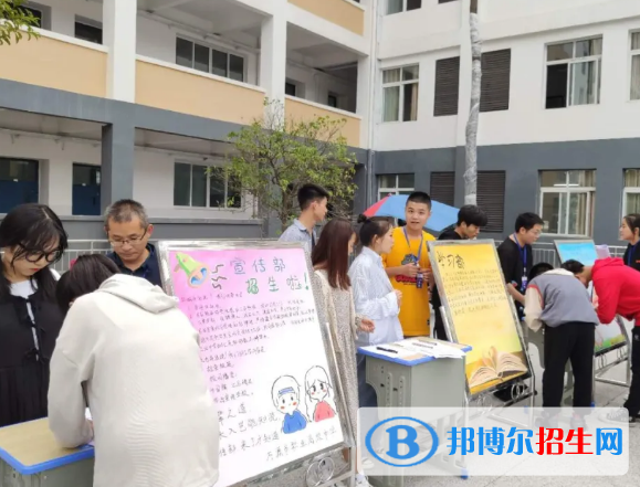 萬(wàn)源職業(yè)高級(jí)中學(xué)2022年學(xué)費(fèi)、收費(fèi)多少