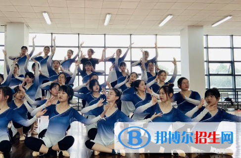 貴陽2022年女生中專學(xué)什么專業(yè)好找工作