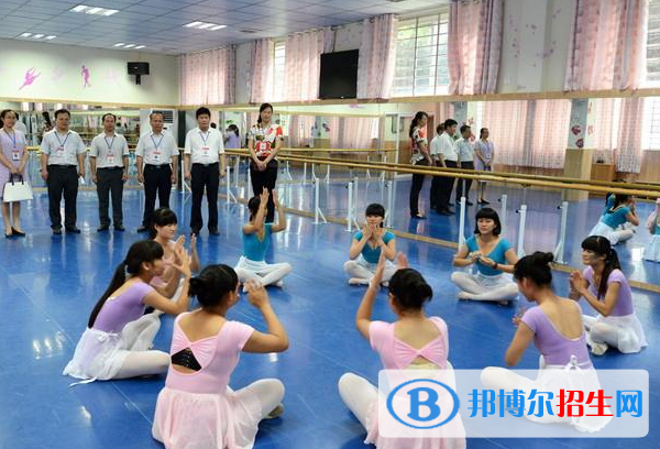河北2022年幼師學(xué)校好還是大專好