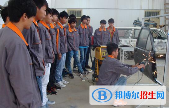 云南省輕工業(yè)技工學(xué)校2022年有哪些專業(yè)