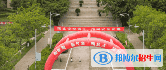 成都成工科技工程技工學(xué)校2022年招生辦聯(lián)系電話