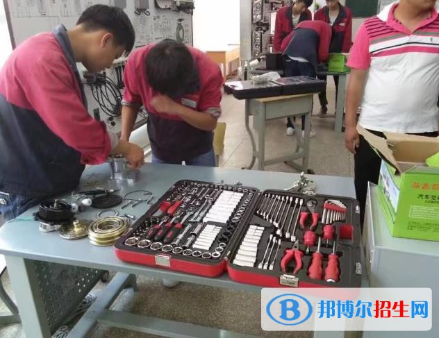 蘭州2022年汽修學校是中專還是大專