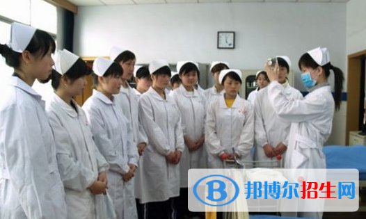 重慶2022年護(hù)理學(xué)校和中專(zhuān)有哪些區(qū)別
