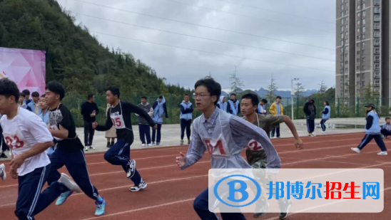 六盤水市鐘山區(qū)職業(yè)技術(shù)學(xué)校2022年學(xué)費、收費多少