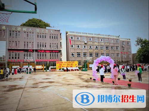 平壩區(qū)中等職業(yè)學(xué)校2022年招生辦聯(lián)系電話