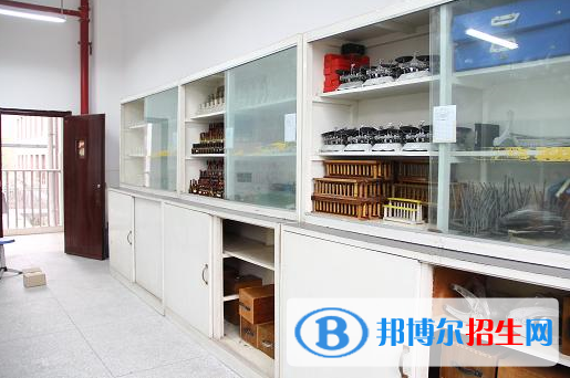 成都市金牛中學(xué)2022年招生辦聯(lián)系電話