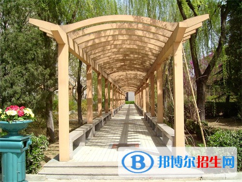 北京商貿(mào)學校2022年招生辦聯(lián)系電話