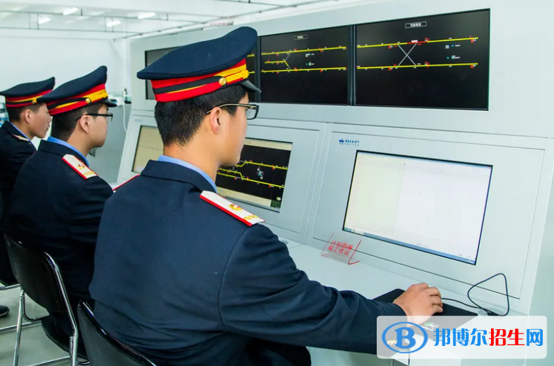 安徽2022年男生在航空服務(wù)學(xué)校學(xué)什么好