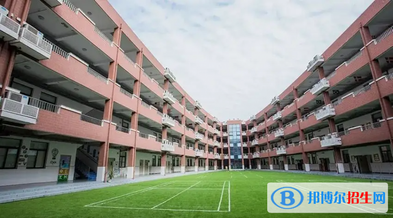 中加楓華國際學(xué)?？孔V嗎