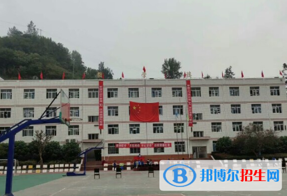萬源市黃鐘職業(yè)中學(xué)2022年報(bào)名條件、招生要求、招生對(duì)象