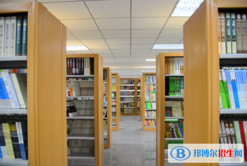 北京新府學(xué)外國語學(xué)?？孔V嗎