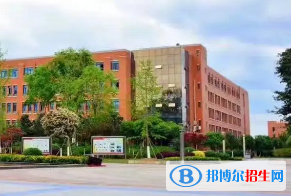 成都華大醫(yī)藥衛(wèi)生學(xué)校2022年地址在哪里