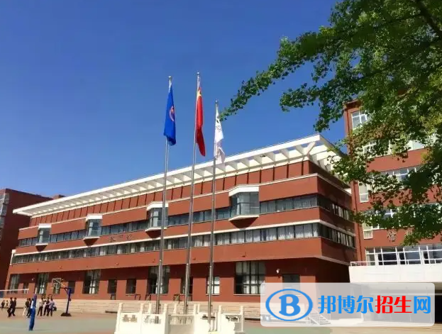 北京新英才國際學?？孔V嗎