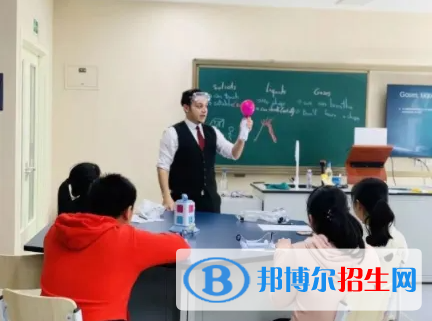 北京明誠外國語學(xué)校初中部2023年課程體系