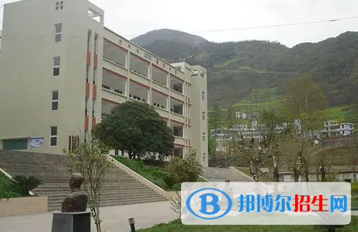 成都2023年讀鐵路學(xué)校好還是高中