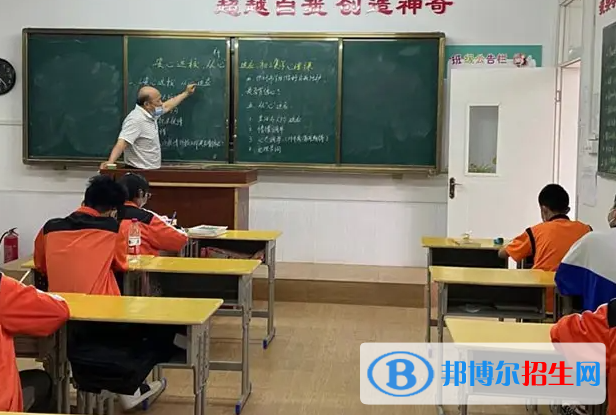 武漢海淀外國語實驗學(xué)校初中部2023年課程體系2
