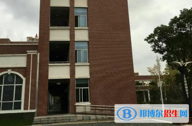 南京大學(xué)附屬中學(xué)2023年招生辦聯(lián)系電話 