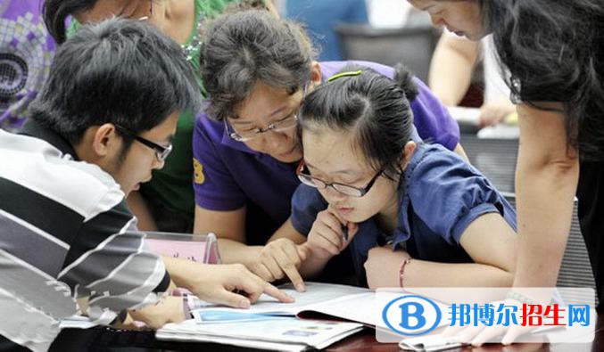 成都2023年中專鐵路學(xué)?？梢钥即髮? width=
