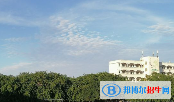 東方市民族中學(xué)2023年報名條件、招生要求、招生對象 
