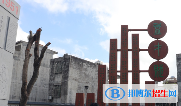屯昌中學(xué)2023年學(xué)費(fèi)、收費(fèi)多少 