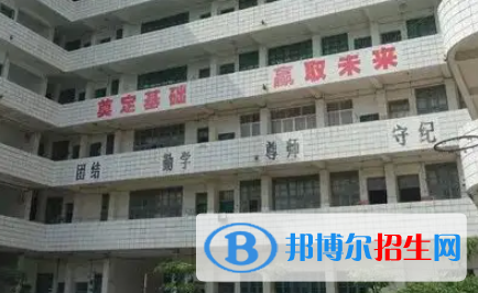廣西2023年中專好還是計算機學校好