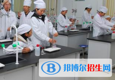 河南2023年中專衛(wèi)校哪個(gè)好<em></em>
