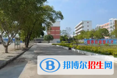 廣西2023年初中生報(bào)什么計(jì)算機(jī)學(xué)校最好