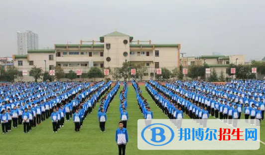 安順中考數(shù)學總分(滿分）是多少（附安順中考成績查詢?nèi)肟冢? /></div>
<span><span>安順中考數(shù)學滿分是多少分？</span></span><br />
安順中考數(shù)學滿分為：<span><span>150分</span></span><br />
<span><span>安順中考數(shù)學考試時間多長？</span></span><br />
安順中考數(shù)學考試時長為：<span><span>120分鐘</span></span><br />
<span><span>安順中考總分是多少？</span></span><br />
2022年安順中考總分為650分。語文150分、數(shù)學150分、英語150分(含聽力30分)、綜合理科150分(物理90分、化學60分)、體育50分，總分650分。綜合文科(道德與法治、歷史合卷，權(quán)重各為0.5)為開卷考試，成績按等級呈現(xiàn)，分別為A(優(yōu)秀)、B(良好)、C(合格)、D(不合格)四個等級。<br />
<span><span>安順中考成績查詢?nèi)肟?/span></span><br />
<span><span>安順市教育局</span></span>，網(wǎng)址：http://jyj.anshun.gov.cn/，即可獲取安順市中考最新資訊。<br />                            </div>
</dd>
    <div   id=