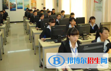 廣西2023年適合女生的計(jì)算機(jī)學(xué)校專(zhuān)業(yè)
