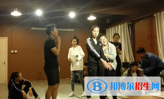 大學戲劇學專業(yè)可以從事哪些工作？