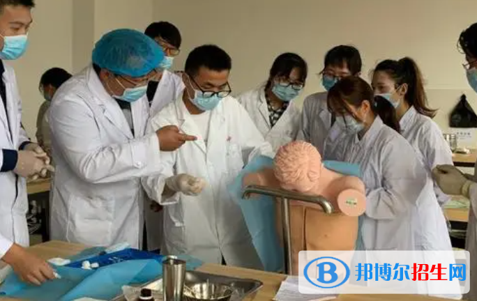 大學(xué)中西醫(yī)臨床醫(yī)學(xué)專業(yè)可以從事哪些工作？