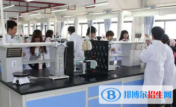 大學(xué)衛(wèi)生檢驗(yàn)與檢疫專業(yè)可以從事哪些工作？