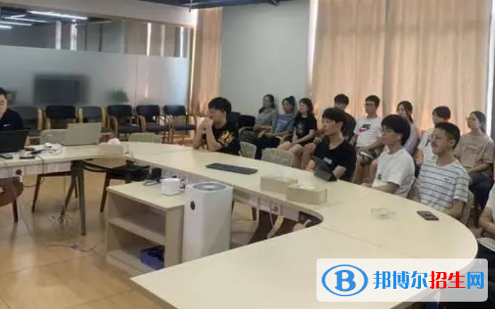 大學(xué)國(guó)際經(jīng)濟(jì)與貿(mào)易專業(yè)可以從事哪些工作？