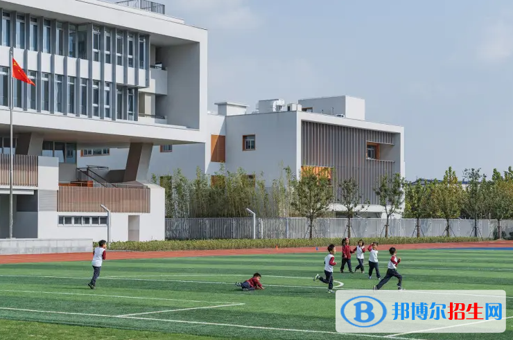 華東師范大學(xué)第二附屬中學(xué)國際部2023年課程體系2