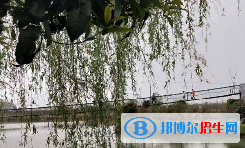 湖南2023年中專學校好還是大專好