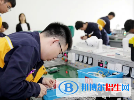 杭州2023年適合男生的中專學校專業(yè)