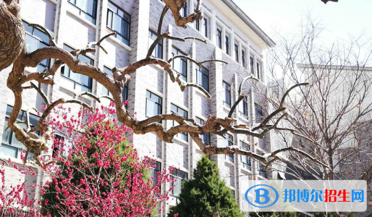 平?jīng)鍪械谝恢袑W2023年招生辦聯(lián)系電話 