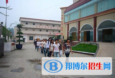 四川2023年讀計算機學(xué)校好還是高中好
