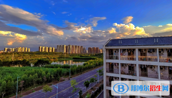 2022來賓市大學(xué)排名(校友會(huì))